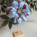 Niebieska gumka w czereśnie