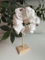 Biała gumka w czereśnie