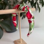 Biała opaska w truskawki