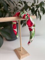 Biała opaska w truskawki