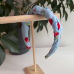 Niebieska opaska w czereśnie