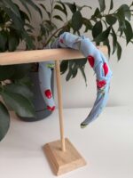 Niebieska opaska w czereśnie