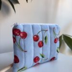 Niebieski portfelik w wiśnie