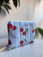 Niebieski portfelik w wiśnie