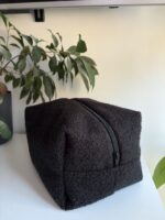 Duża czarna kosmetyczka baranek - obrazek 4