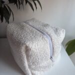 Duża kosmetyczka jasny baranek