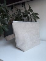 Mała beżowa kosmetyczka