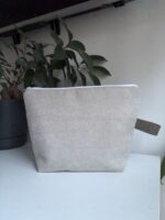 Mała beżowa kosmetyczka - obrazek 3