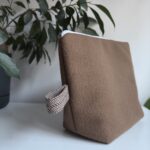 Brązowa duża kosmetyczka