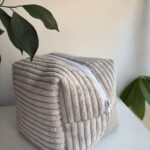 Kosmetyczka z materiałów tapicerskich z odzysku – styl i ekologia w jednym