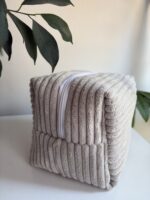 Kosmetyczka z materiałów tapicerskich z odzysku – styl i ekologia w jednym - obrazek 3