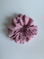 Różowa gumka scrunchie - obrazek 3