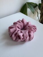 Różowa gumka scrunchie