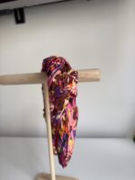 Opaska na włosy w kwiatki - obrazek 2