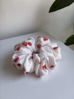 Muślinowa gumka w truskawki