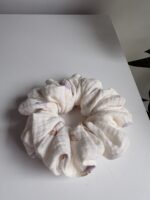 Muślinowa gumka w pastelowe wiśnie - obrazek 3