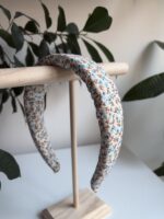 Gładka opaska w kwiatki - obrazek 2