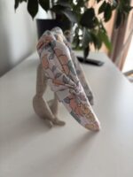Satynowa opaska w kwiatki - obrazek 2