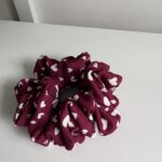 Maxi bordowa gumka w serduszka